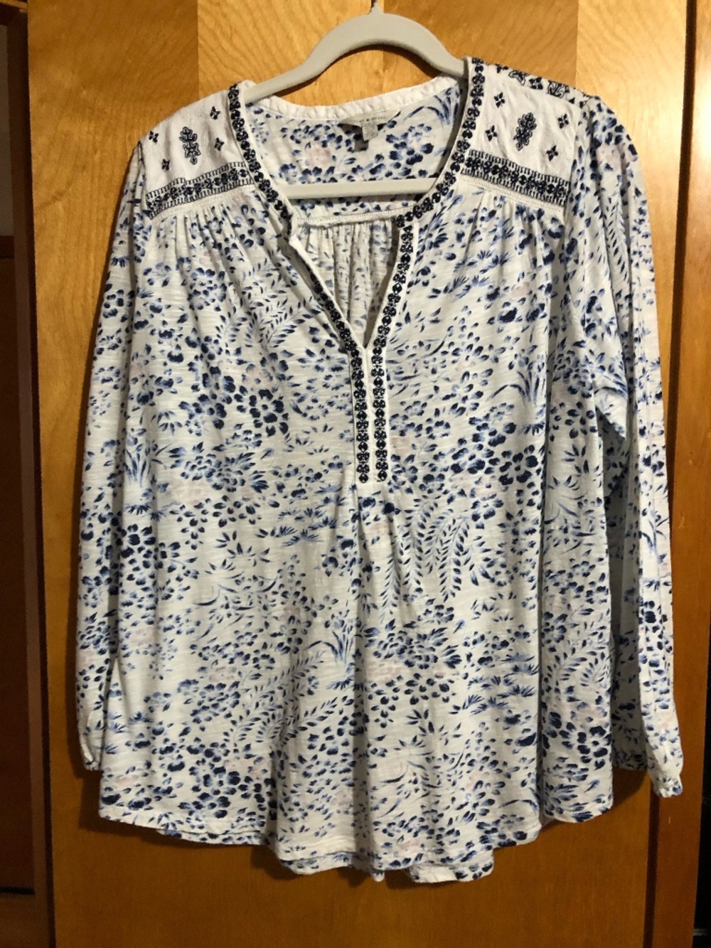 Lucky Brand blue/white floral blouse